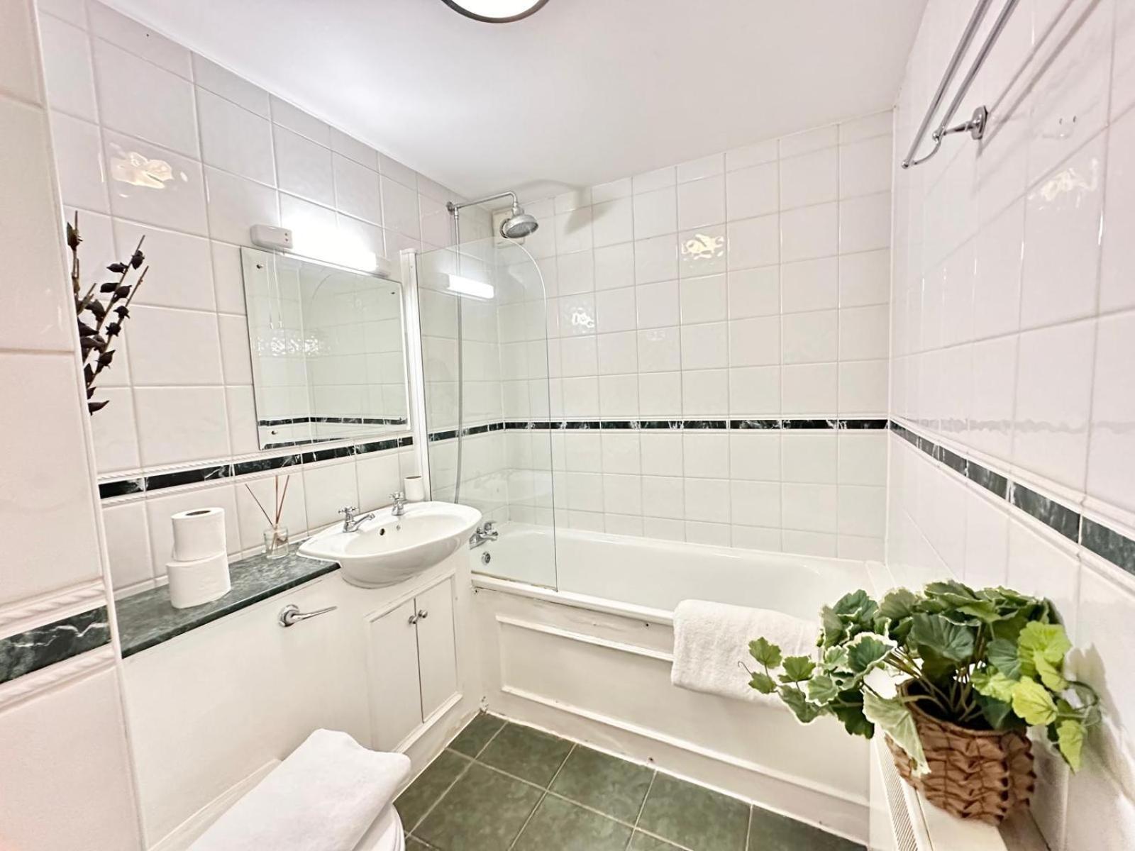 Central Beautiful Two Bedroom Appartamento Londra