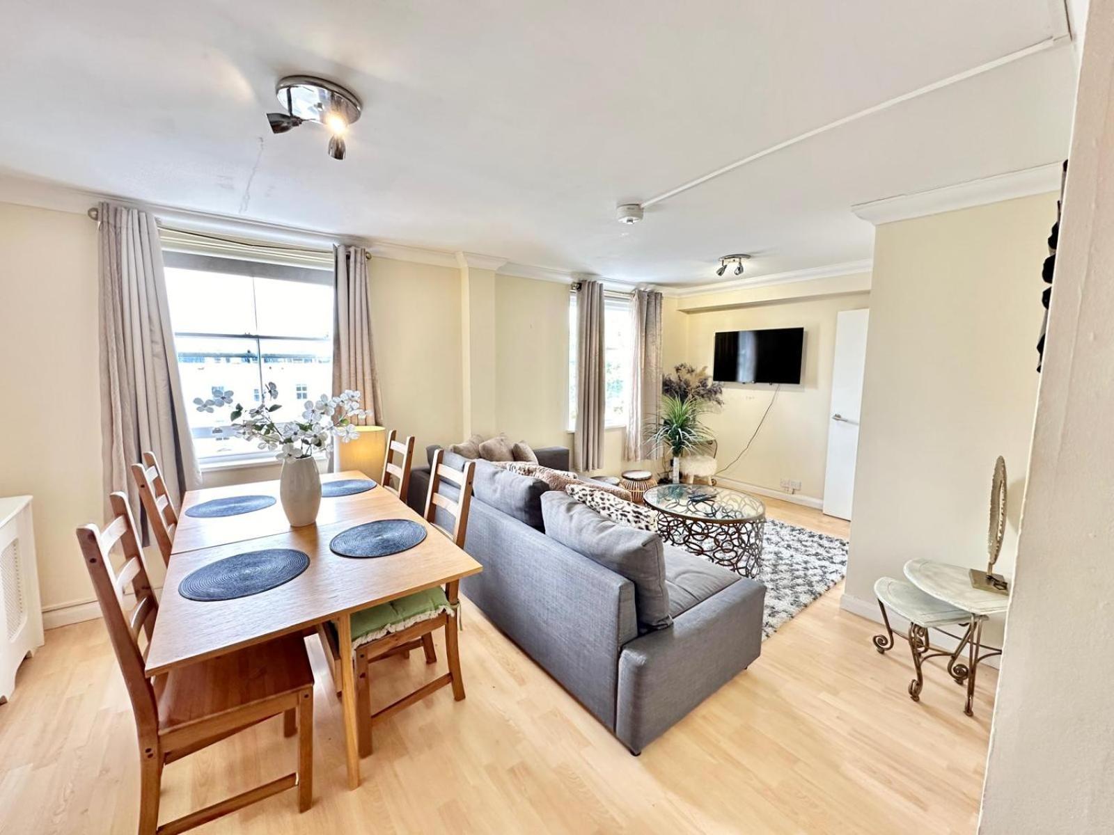 Central Beautiful Two Bedroom Appartamento *
