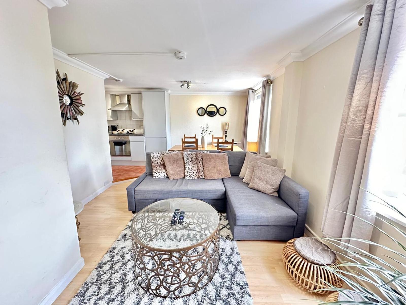 Central Beautiful Two Bedroom * Londra